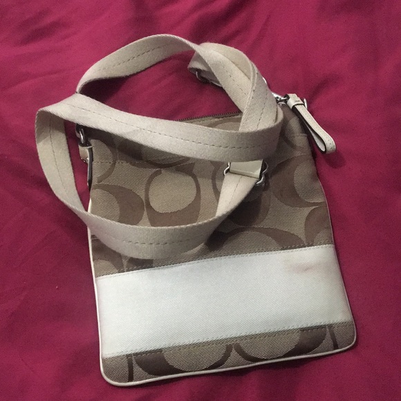 Crossbody Coach - Picture 2 of 3